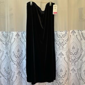 Notations women’s elastic waist size one 1X black full length skirt,
